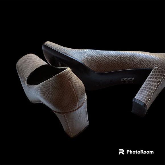 Via Spiga Classic Pump. Size 7.5 - Picture 5 of 6